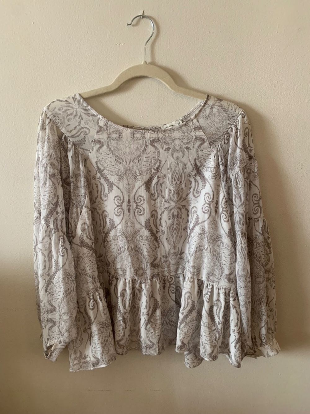 Gentle Fawn White & Grey Paisley Patterned Balloon Sleeved Top